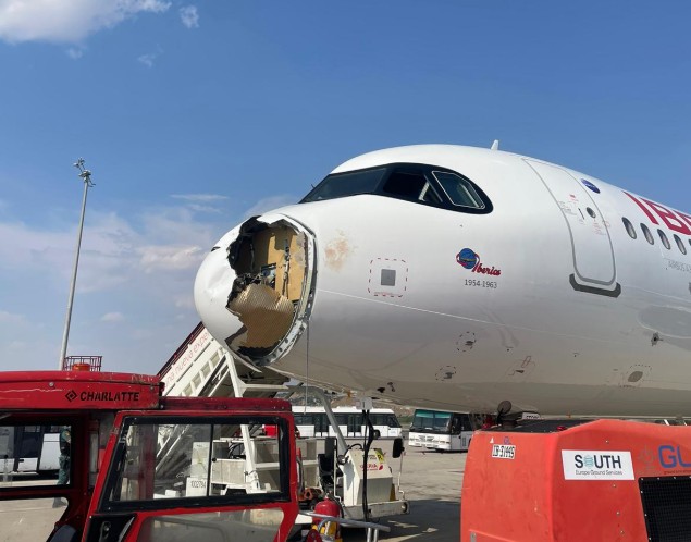 Pánico en vuelo Madrid-París tras aterrizaje forzoso: “Pedían ayuda a gritos”