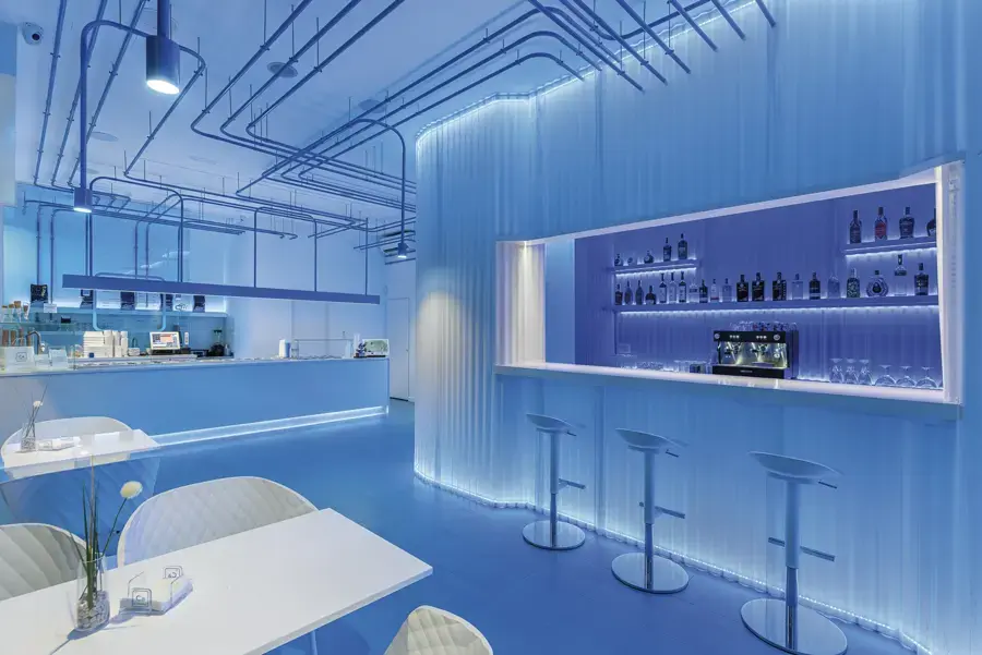 Heladerías con interiorismo innovador: cómo el diseño y el equipamiento marcan la diferencia