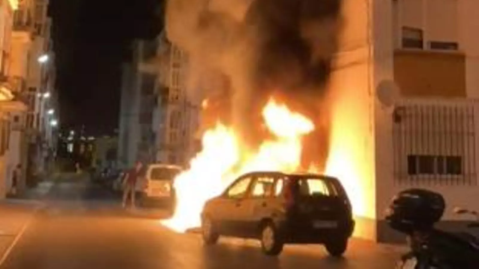 Incendio de contenedores en San Ignacio genera alarma en plena madrugada