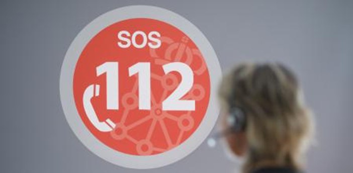 Hombre evacuado al hospital tras el incendio de un coche en Ronda