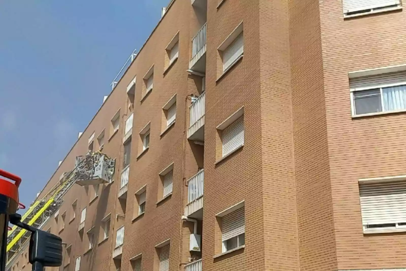 Incendio en Tarragona: evacuación vecinal y la importancia de la seguridad contra incendios