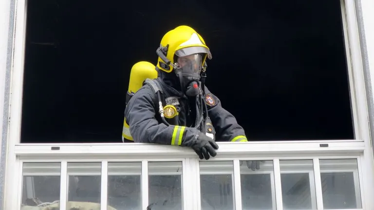 Incendio en Sabadelle: rápida actuación de bomberos evita tragedia