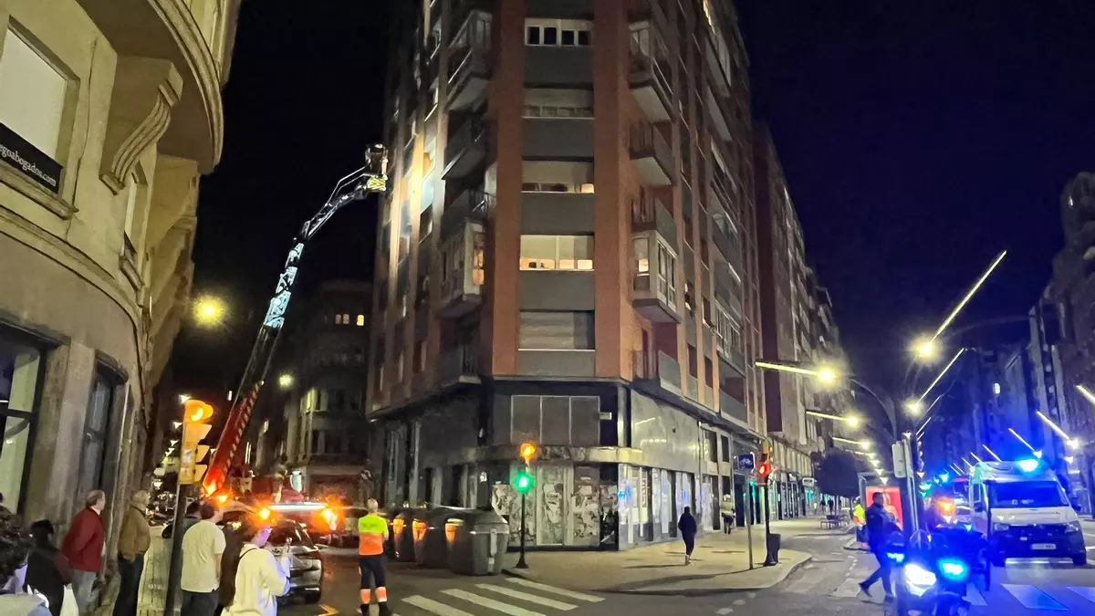 Alarma en la avenida Constitución: la rápida actuación de los servicios de emergencia evitó un incendio