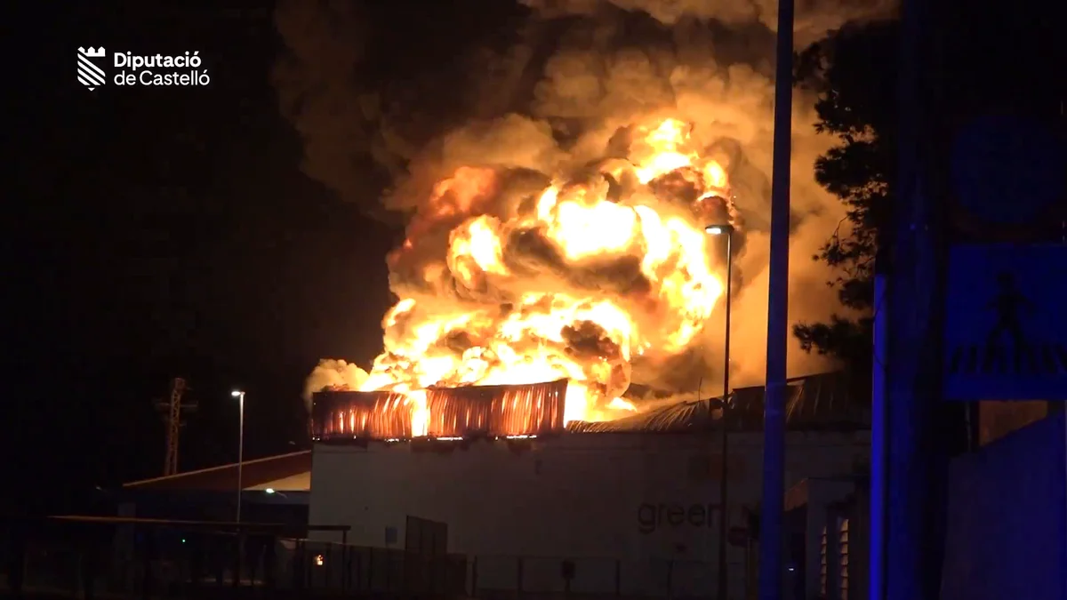 Incendio en una nave industrial de Almassora: alarma en el sector citrícola por el riesgo de incendios- Un suceso que reaviva la preocupación por la seguridad industrial en Castellón.