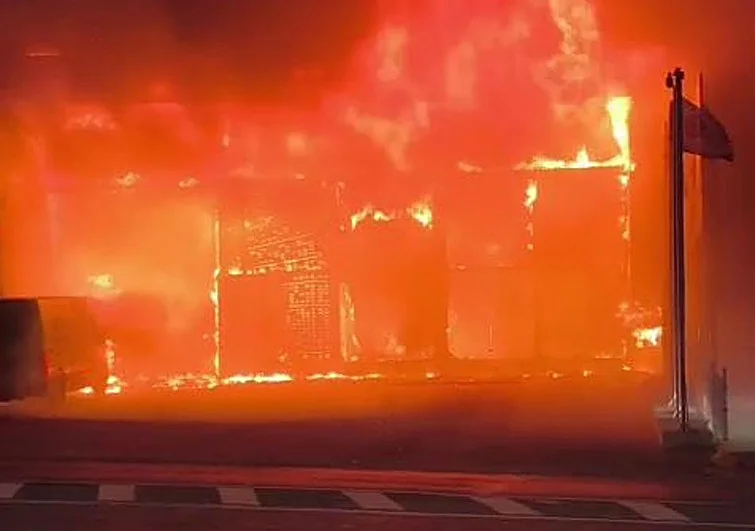 Incendio en Cobatillas: Análisis Detallado del Fuego que Afectó a una Fábrica de Lámparas LED en Murcia. Una noche marcada por la alarma vecinal