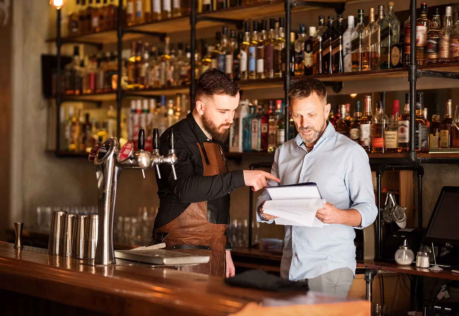 ¿Cuál es la diferencia entre la licencia de bar y cafetería? Importancia de elegir correctamente la licencia en hostelería.