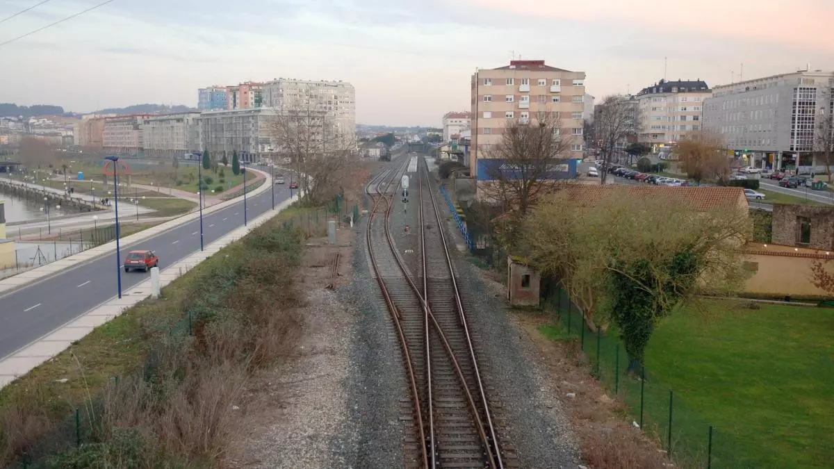 Incidente en Culleredo: Evacuación Segura de Pasajeros tras el Fuego en un Motor de Tren. Contexto detallado del suceso y actuación de los equipos implicados.