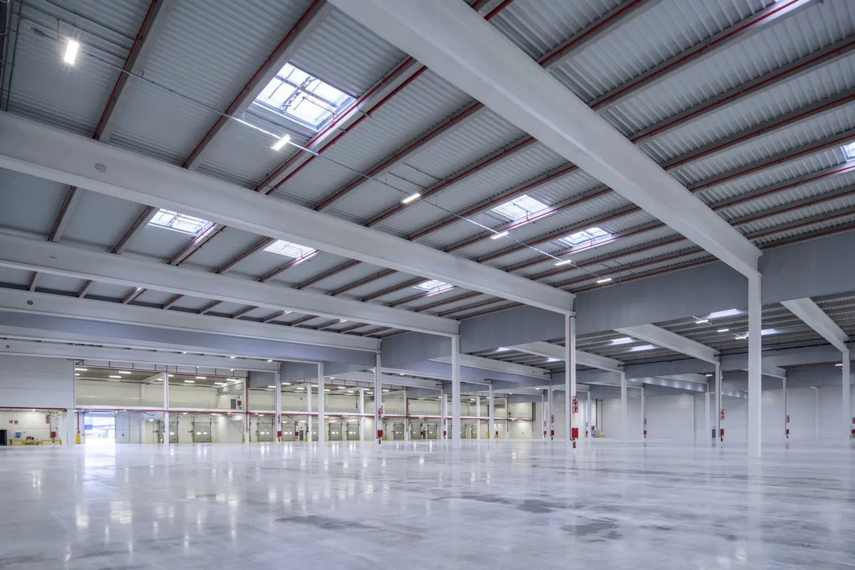 Plataforma logística de alta capacidad en Barcelona: eficiencia, sostenibilidad y seguridad estructural. Una operación estratégica