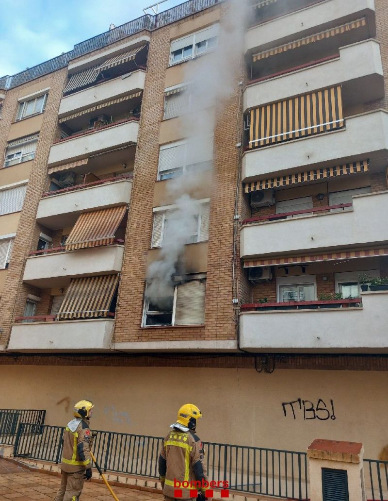 Incendio controlado en una vivienda de Reus: actuación rápida de los servicios de emergencia evita consecuencias mayores