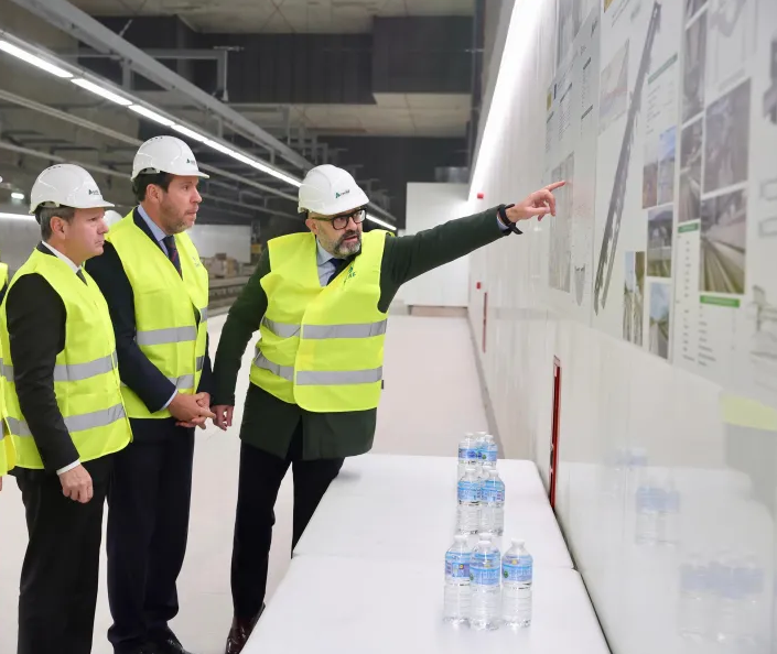 Óscar Puente recorre las obras del nuevo acceso ferroviario al Aeropuerto de Barcelona-El Prat