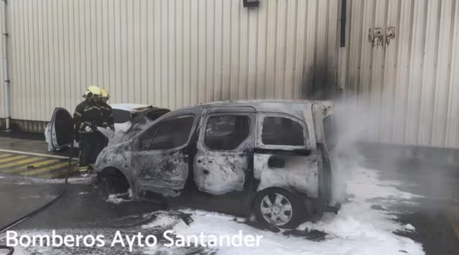 Incidente por fuego en instalaciones portuarias y su impacto en la seguridad industrial. Contexto del suceso en el Puerto de Santander.