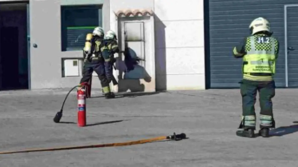 Conato de incendio en el polígono La Serna de Tudela obliga a una rápida intervención antes de la llegada de los bomberos. Intervención urgente en Tudela