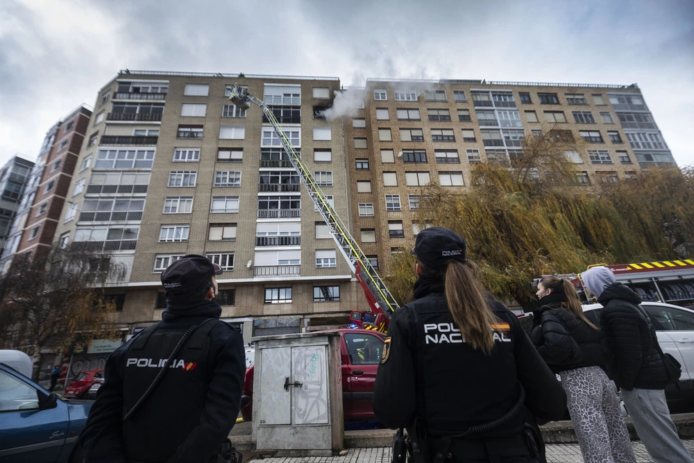 Albacete: cuatro intoxicados por humo tras arder una cocina. Respuesta coordinada de emergencia ante un incendio doméstico nocturno.