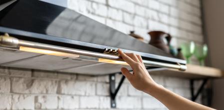 Sandra Rodríguez alerta sobre el fallo más frecuente al usar la campana extractora en casa. Ventilación inteligente