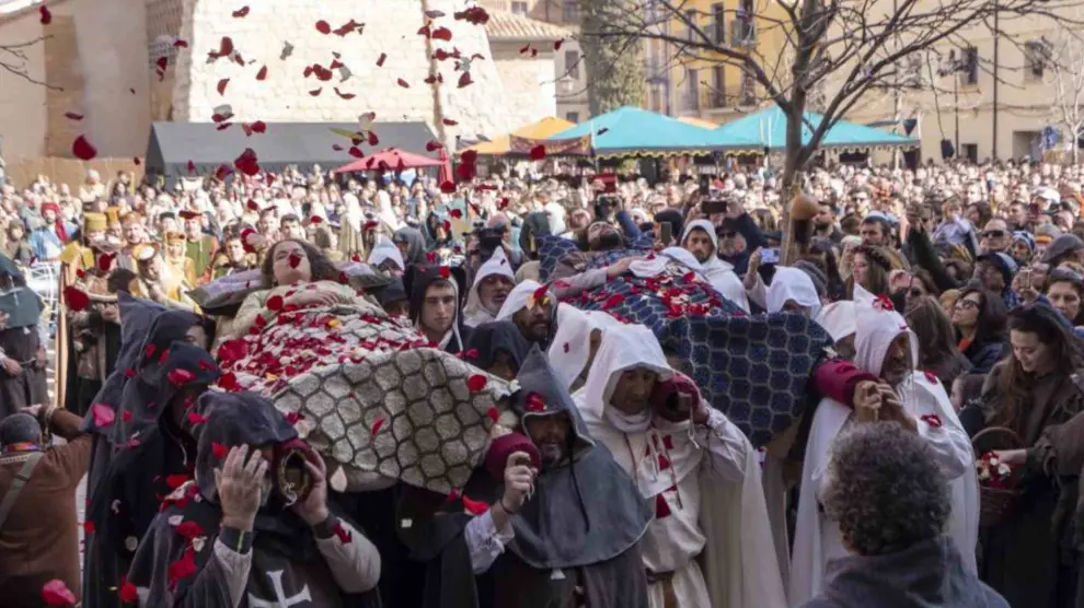 Dónde comer en Las Bodas de Isabel de Teruel este 2026. Guía definitiva para reservar restaurante durante la gran fiesta medieval.