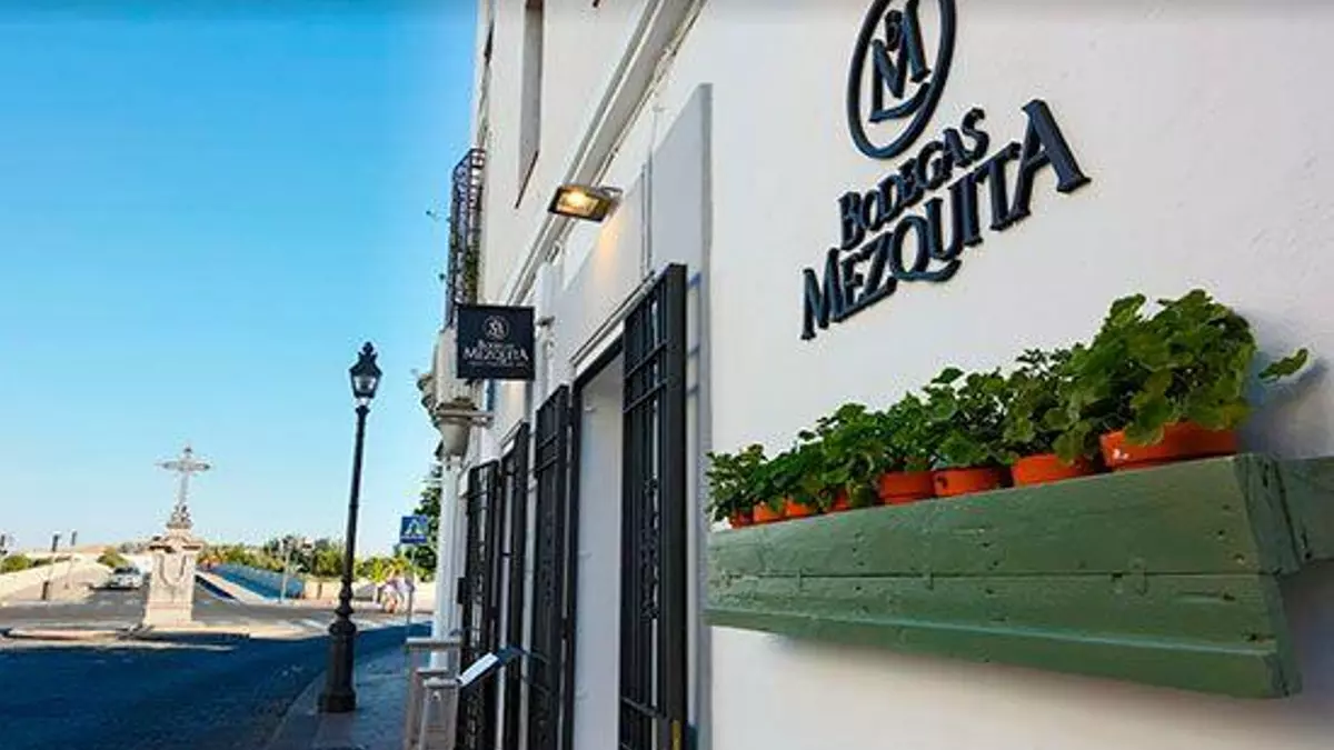 ¿Qué falló en La Ribera? El incendio que vuelve a cuestionar la seguridad en la hostelería. Intervención de los bomberos y daños materiales en un local histórico.