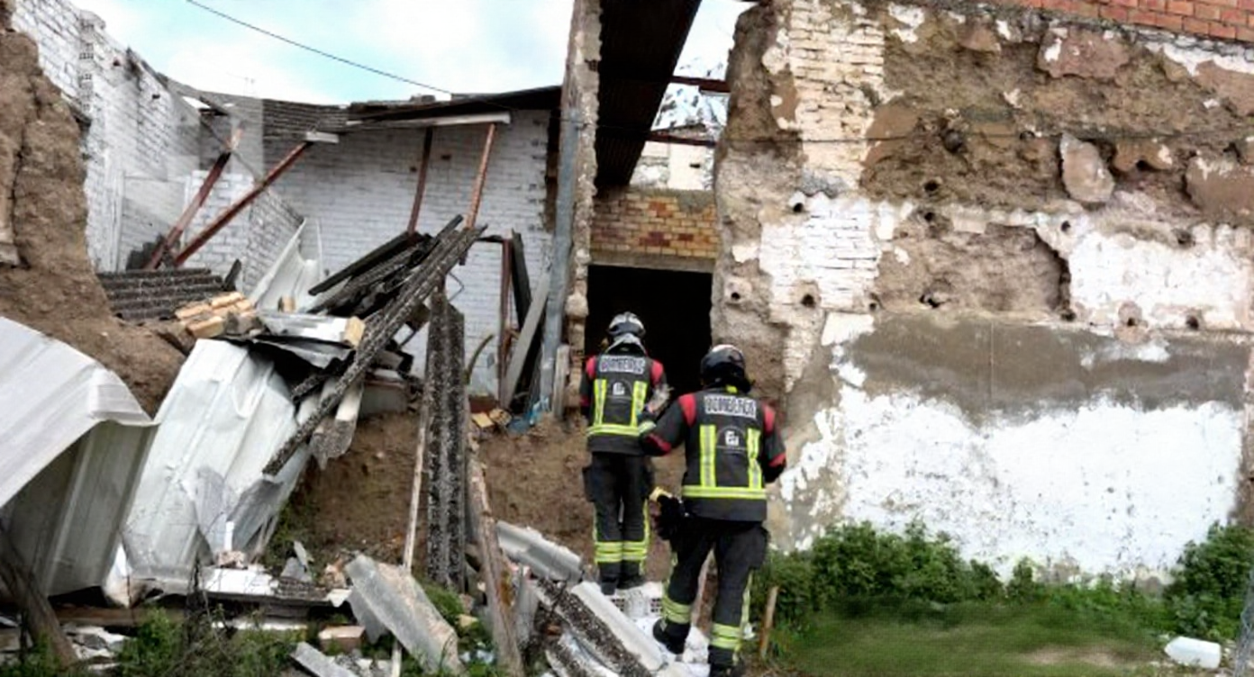Nuevo incidente de fuego en nave industrial del Callejón de San Roque en Lucena. Intervención urgente tras declararse un foco
