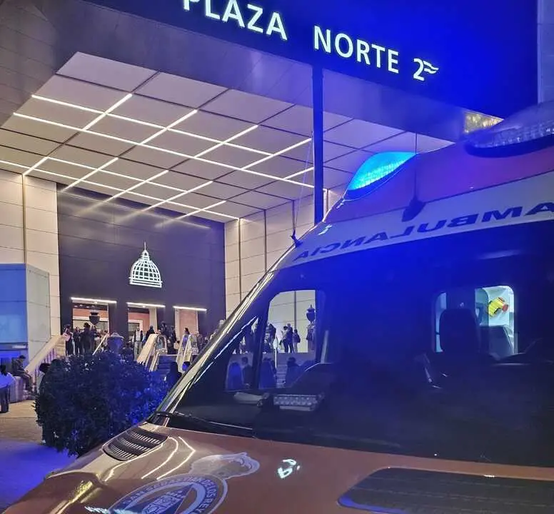 Evacuación en Plaza Norte 2 tras un conato de incendio que obligó a desalojar el centro comercial. Desalojo preventivo en Plaza Norte 2